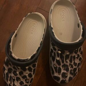 CROCS leopard